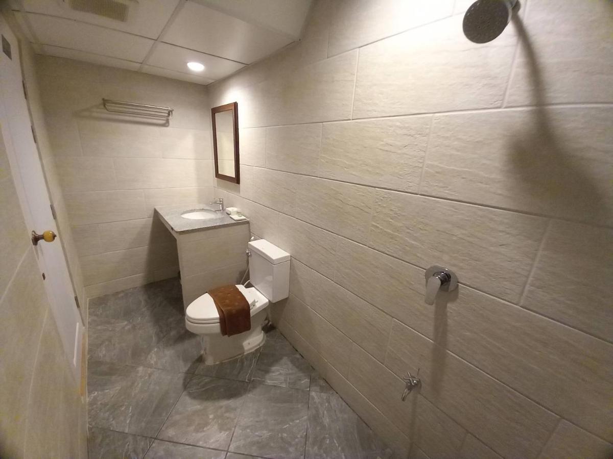 Valentier Cafe And Hotel Chiang Mai Luaran gambar