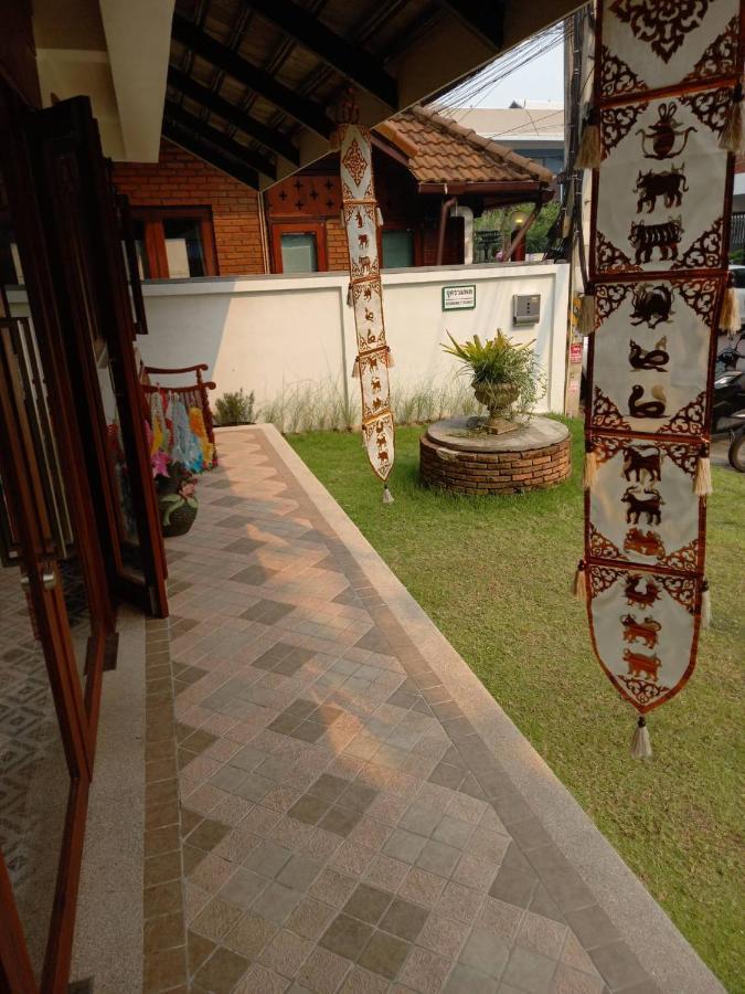 Valentier Cafe And Hotel Chiang Mai Luaran gambar