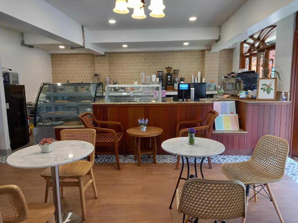 Valentier Cafe And Hotel Chiang Mai Luaran gambar