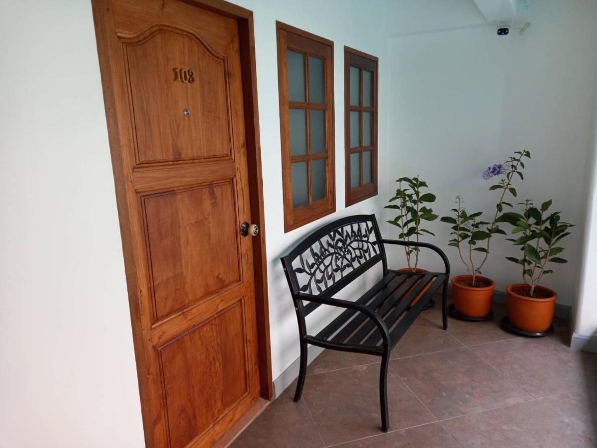 Valentier Cafe And Hotel Chiang Mai Luaran gambar