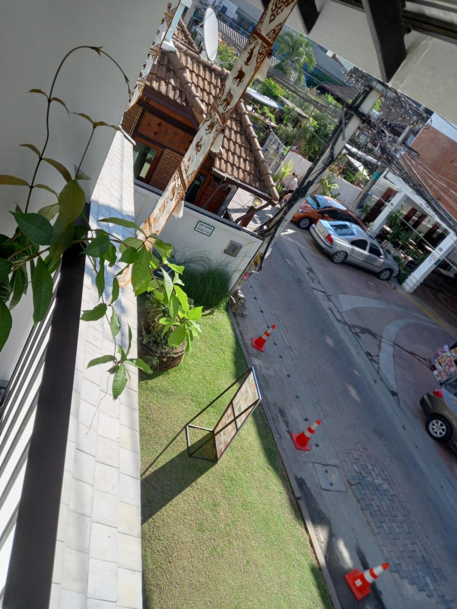 Valentier Cafe And Hotel Chiang Mai Bilik gambar